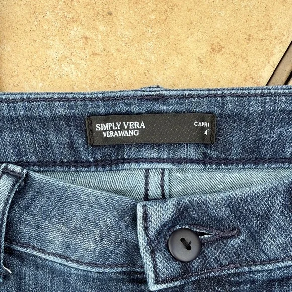 Simply Vera Vera Wang Dark Wash Cropped Jeans - Picture 2 of 9